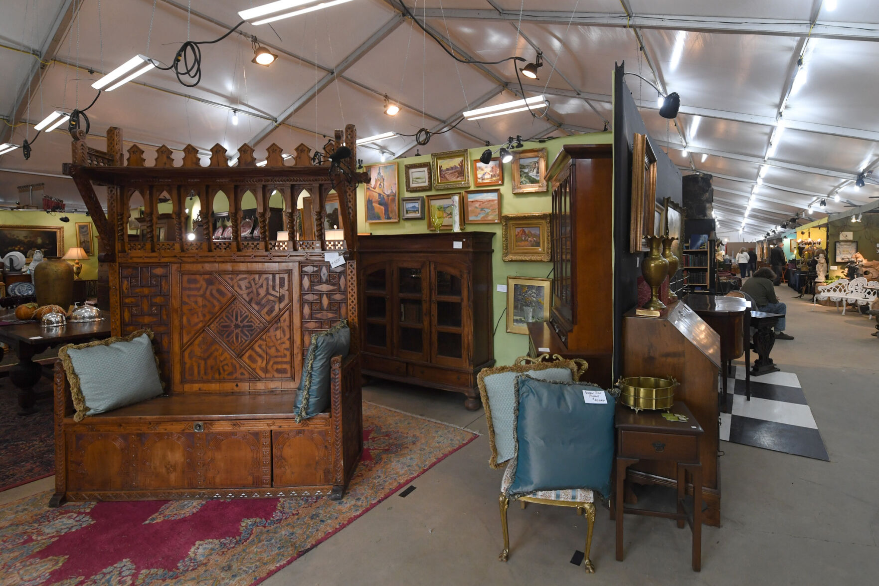 Round Top Antiques Fair